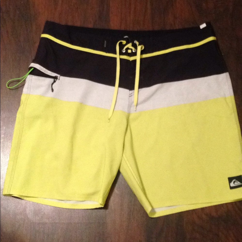 Shorts - Picture 2 of 3